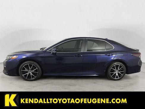 Used 2022 Toyota Camry SE w/ Cold Weather Package AWD/4WD image 8