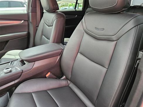 Used 2024 Cadillac XT6 Luxury w/ LPO, Floor Liner Package FWD image 9