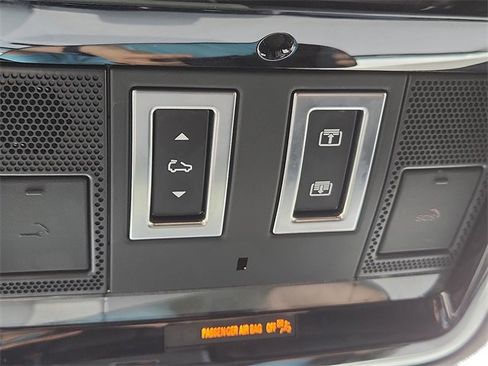 Used 2025 Land Rover Range Rover Velar Dynamic SE image 22