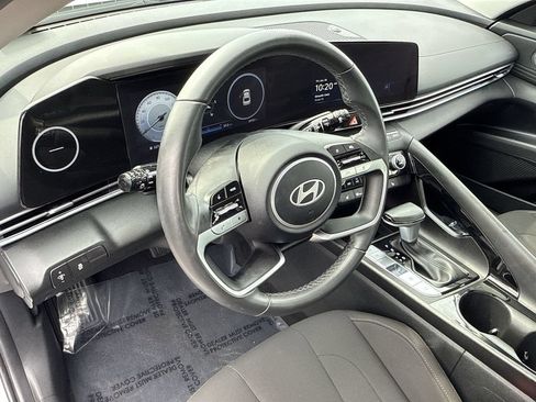 Certified 2025 Hyundai Elantra SEL FWD image 16