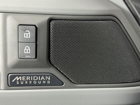 Used 2025 Land Rover Defender 110 X-Dynamic SE image 29