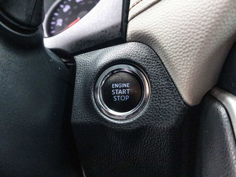 Used 2019 Toyota RAV4 XLE w/ Convenience Package FWD image 34