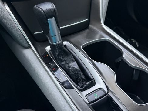 Used 2018 Honda Accord LX image 32