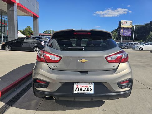 Used 2018 Chevrolet Cruze LT w/ Convenience Package image 6