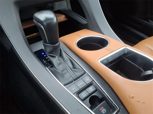 Used 2020 Toyota Avalon Limited image 19