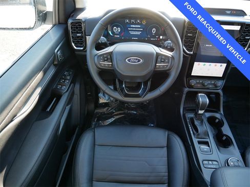 Used 2025 Ford Ranger Lariat w/ FX4 Off-Road Package image 12