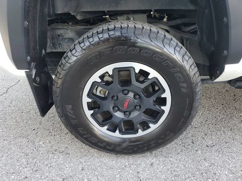 Used 2024 Toyota Tacoma TRD Off-Road w/ TRD Off Road Upgrade Package AWD/4WD image 5
