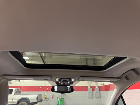 Used 2026 Toyota Sienna XLE FWD image 31