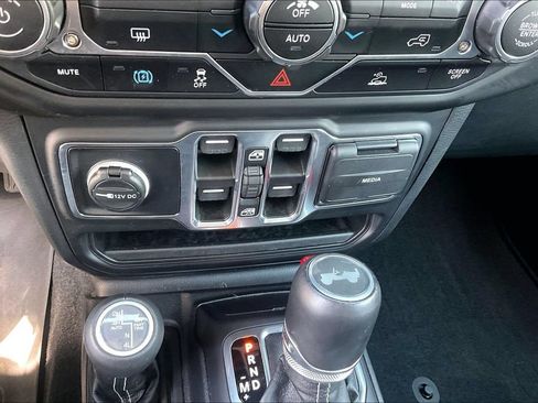 Used 2023 Jeep Wrangler Unlimited Sahara AWD/4WD image 35