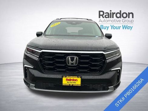 Used 2023 Honda Pilot Touring image 2