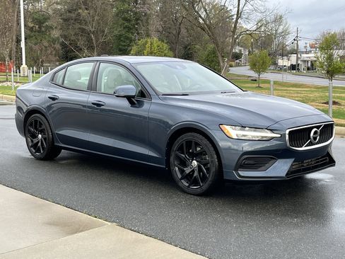Used 2019 Volvo S60 T5 Momentum w/ Premium Package image 1