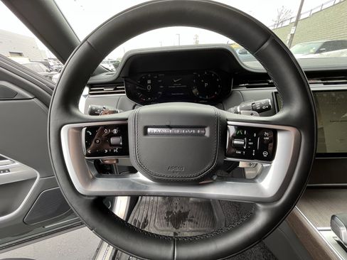 Used 2025 Land Rover Range Rover Long Wheelbase SE image 16