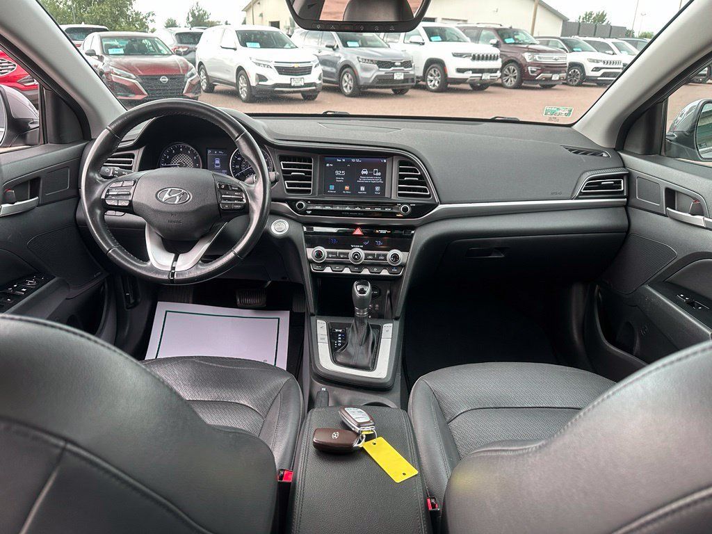 Used 2020 Hyundai Elantra Limited w/ Cargo Package (C1) FWD image 25