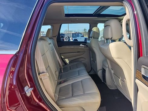 Used 2017 Jeep Grand Cherokee Limited w/ Luxury Group II image 34