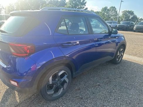Used 2023 Hyundai Venue SEL w/ Cargo Package FWD image 3