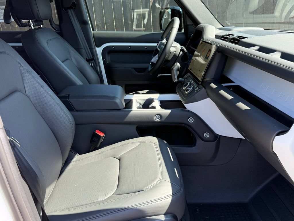 New 2026 Land Rover Defender 130 X-Dynamic SE AWD/4WD image 11