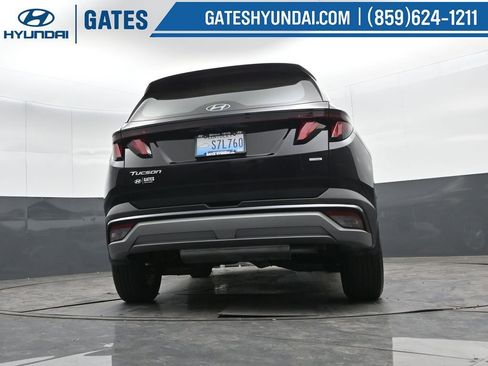 Used 2025 Hyundai Tucson SE image 34