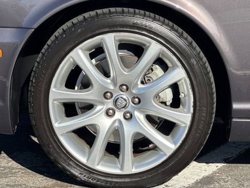 Used 2008 Jaguar XJ8 image 25