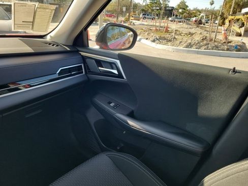 Used 2024 Mitsubishi Outlander ES image 17