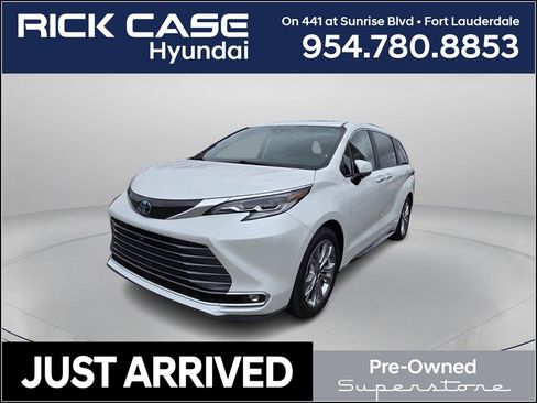 Used 2023 Toyota Sienna Platinum image 1