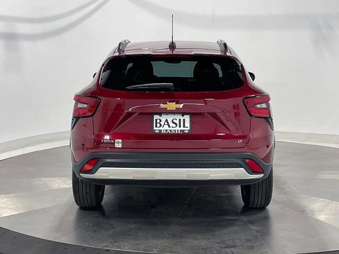 Used 2025 Chevrolet Trax LT FWD image 12