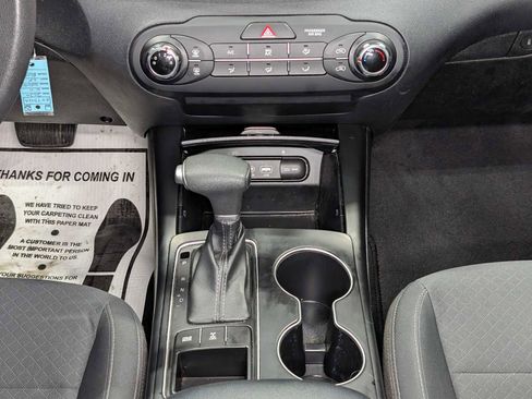 Used 2020 Kia Sorento LX image 17