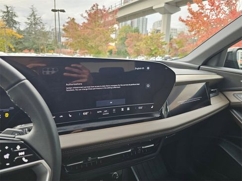 Used 2025 Audi Q6 e-tron Prestige w/ 20" Wheel Package image 30