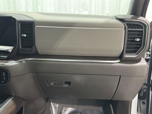 Used 2024 GMC Sierra 1500 SLT w/ SLT Premium Package image 29