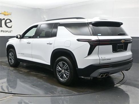 Used 2025 Chevrolet Traverse LT image 34