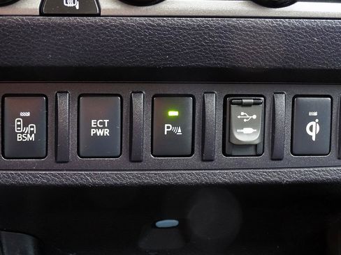 Used 2016 Toyota Tacoma TRD Off-Road w/ Premium & Technology Package AWD/4WD image 35