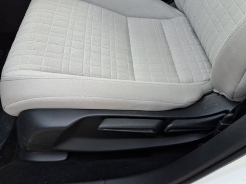 Used 2023 Honda HR-V LX image 14