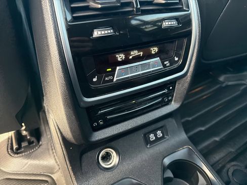 Used 2020 BMW X7 M50i w/ Dynamic Handling Package image 47
