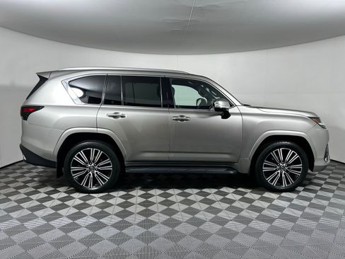 Used 2024 Lexus LX 600 4WD w/ Luxury Package image 4