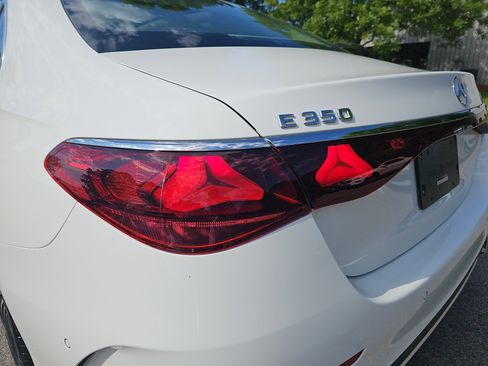 Used 2024 Mercedes-Benz E 350 4MATIC Sedan image 37