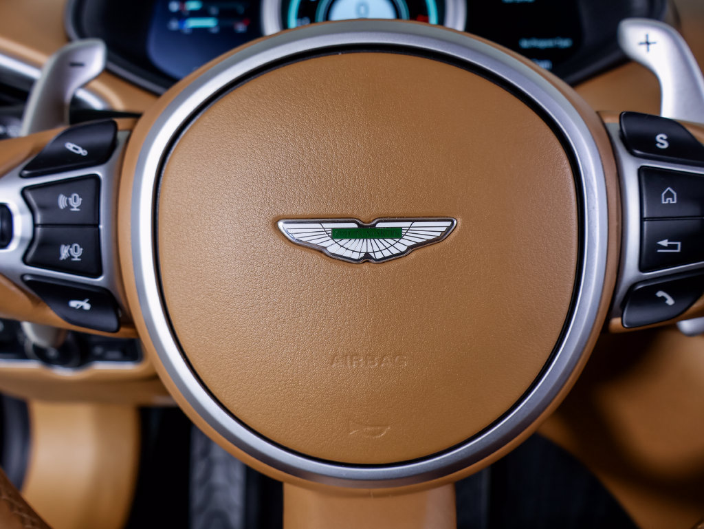 Used 2020 Aston Martin DB11 Coupe RWD image 16