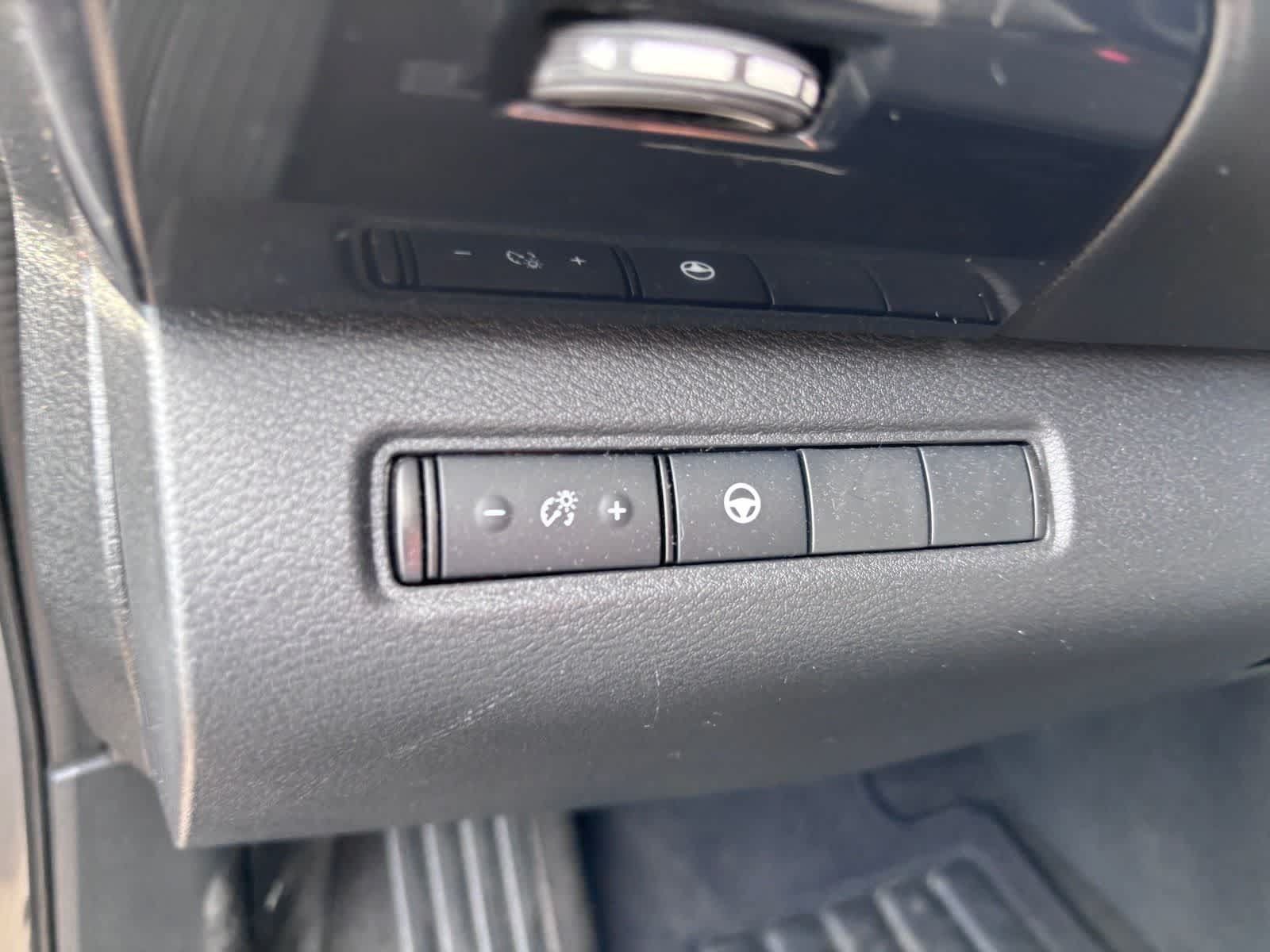 Used 2022 Nissan Pathfinder SV FWD image 17