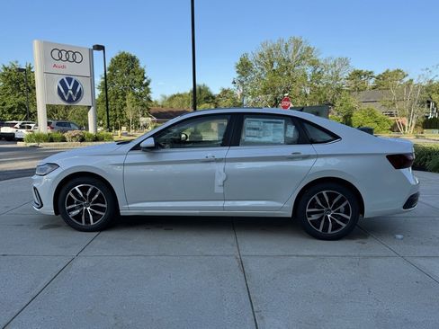 New 2025 Volkswagen Jetta SE image 12