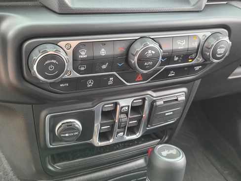 Used 2023 Jeep Wrangler Unlimited Sahara w/ Cold Weather Group AWD/4WD image 21