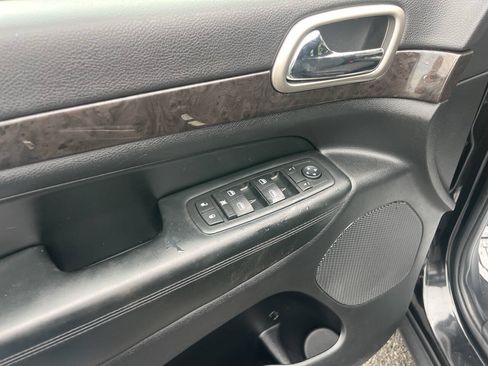 Used 2011 Jeep Grand Cherokee Laredo w/ Security & Convenience Group AWD/4WD image 15