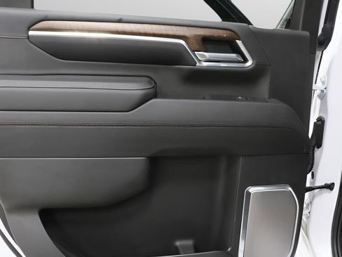 Used 2024 Chevrolet Silverado 2500 High Country image 25