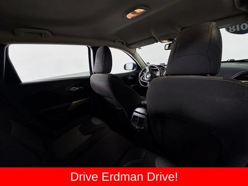 Used 2018 Jeep Cherokee Latitude FWD image 28