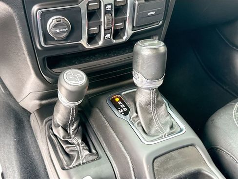 Used 2022 Jeep Wrangler Unlimited Sahara image 18