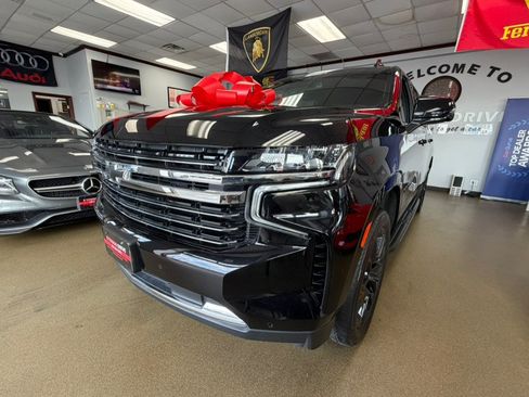 Used 2022 Chevrolet Suburban LT w/ LT Signature Plus Package AWD/4WD image 7
