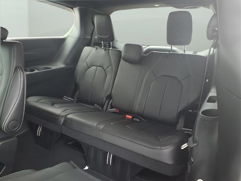 New 2026 Chrysler Pacifica Select AWD/4WD image 19
