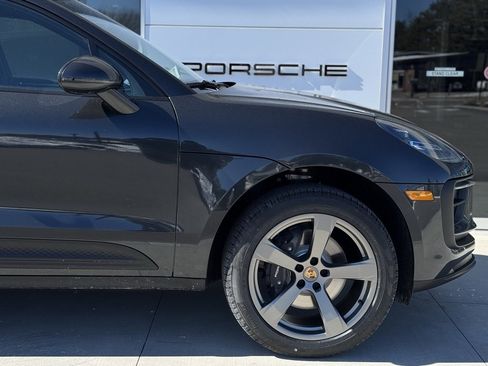 Used 2025 Porsche Macan image 30