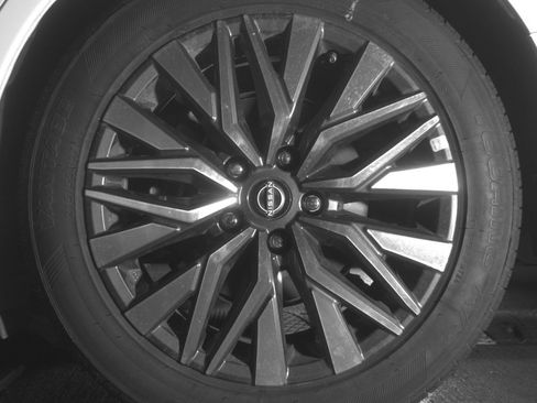Used 2025 Nissan Altima 2.5 SV FWD image 14