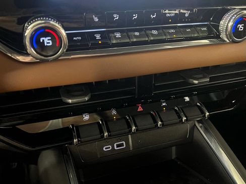 Used 2024 GMC Canyon AT4 w/ Technology Package image 24