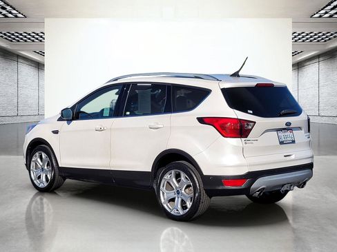 Used 2019 Ford Escape Titanium image 9