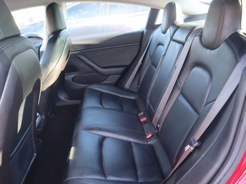 Used 2018 Tesla Model 3 Long Range image 3