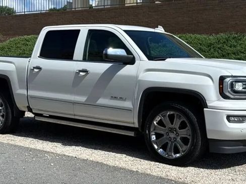 Used 2018 GMC Sierra 1500 Denali w/ Denali Ultimate Package AWD/4WD image 3